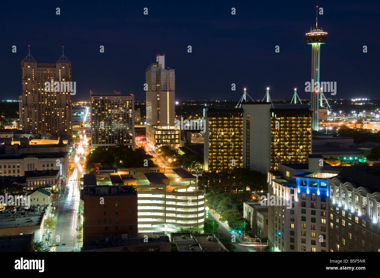 Skyline in der Abenddämmerung, San Antonio, Texas. Stockfoto