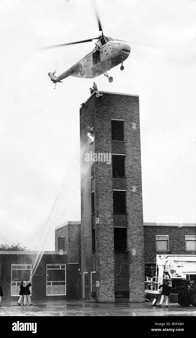 Die Eröffnung des Northumberland County Fire Brigade Hauptquartier in Morpeth einer simulierten Rettung Demonstration an die neue Feuerwache Stockfoto