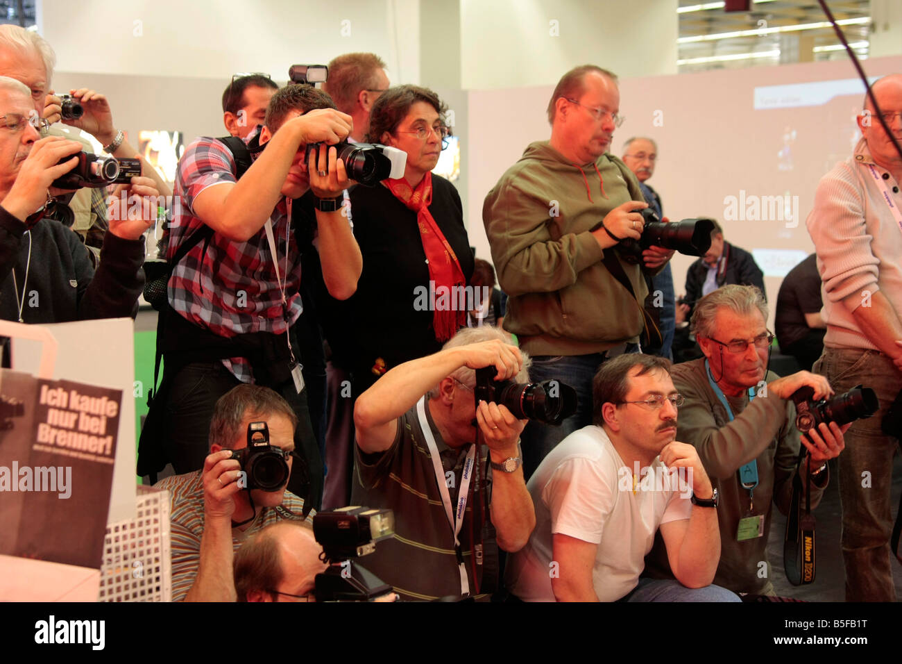 Fotografen auf der Foto-Messe Photokina 2008 in Köln Nord-Rhein Westfalen Deutschland Europa Stockfoto
