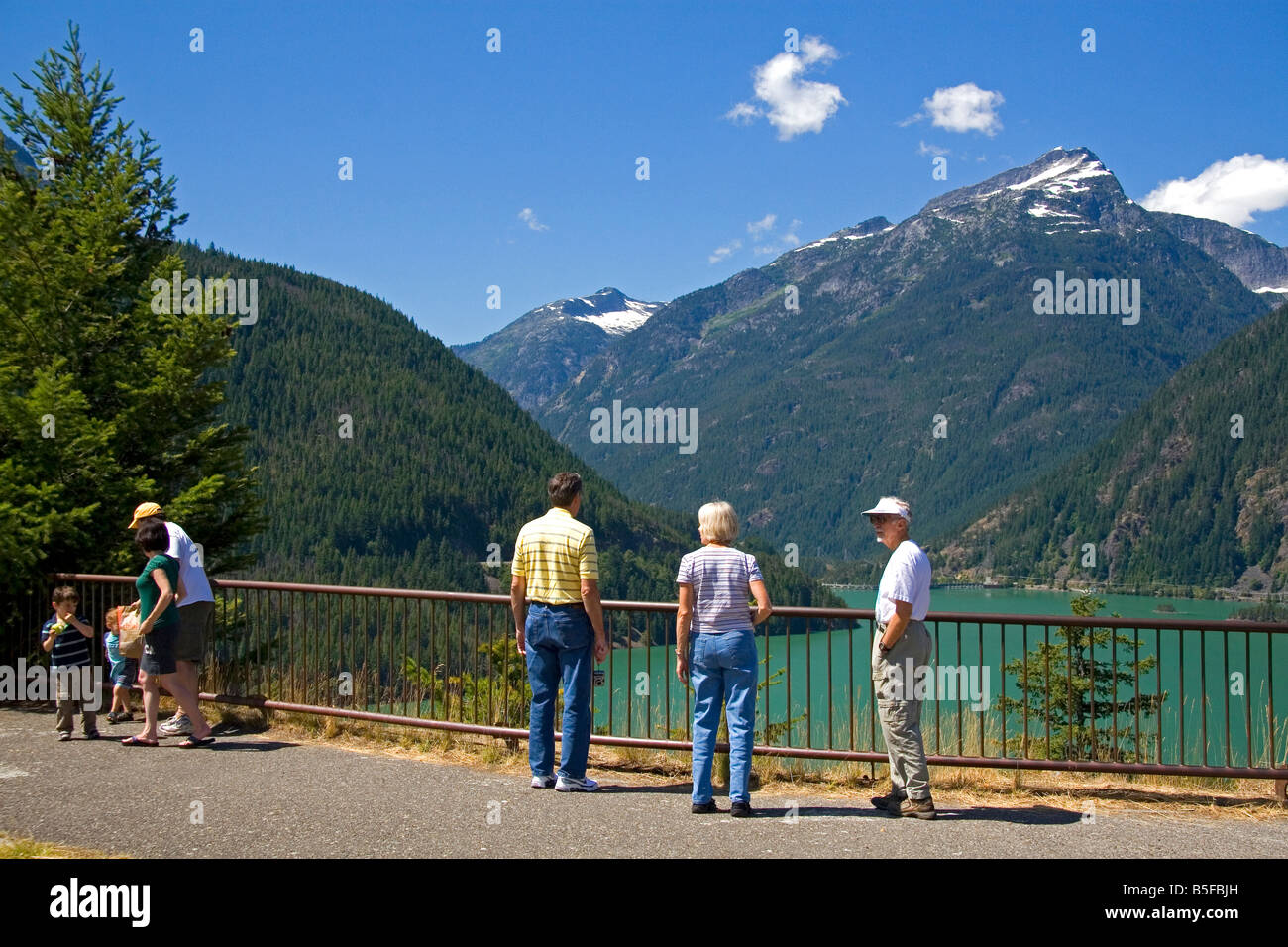 Besucher am Diablo Lake in der North Cascade Range-Washington Stockfoto
