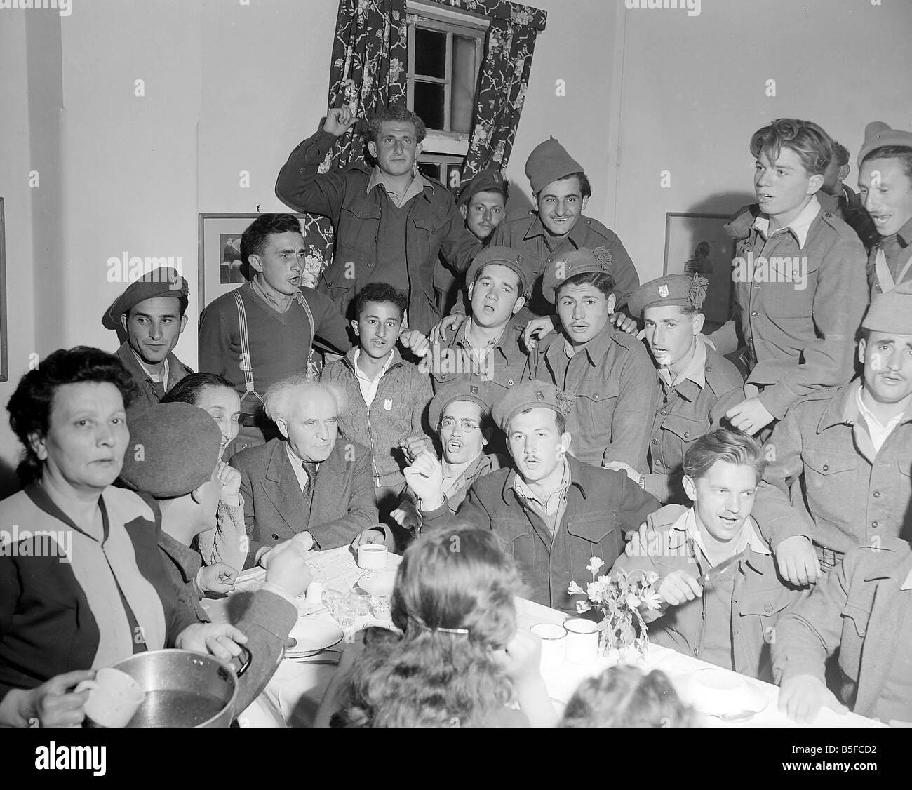 David Ben Gurion Gründer des modernen Israel mit jungen israelischen Armee ca. 1947 Stockfoto