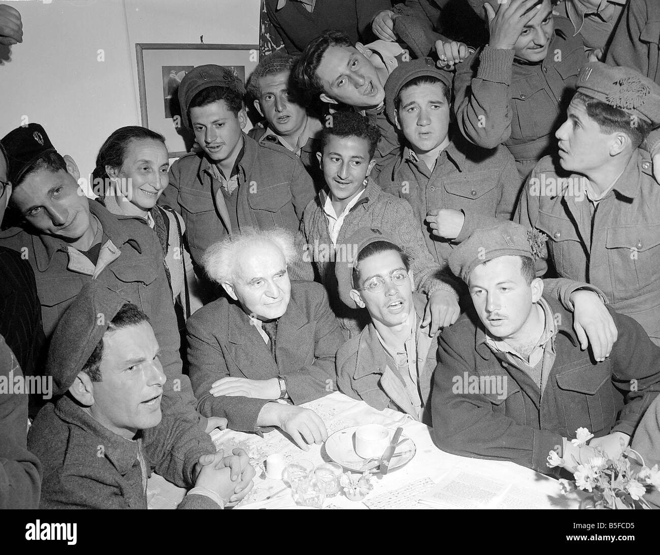 David Ben Gurion Gründer des modernen Israel mit jungen israelischen Armee ca. 1947 Stockfoto
