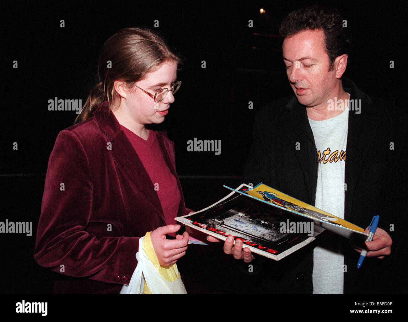 Joe Strummer außerhalb Glasgow Barrowlands November 1999 Stockfoto