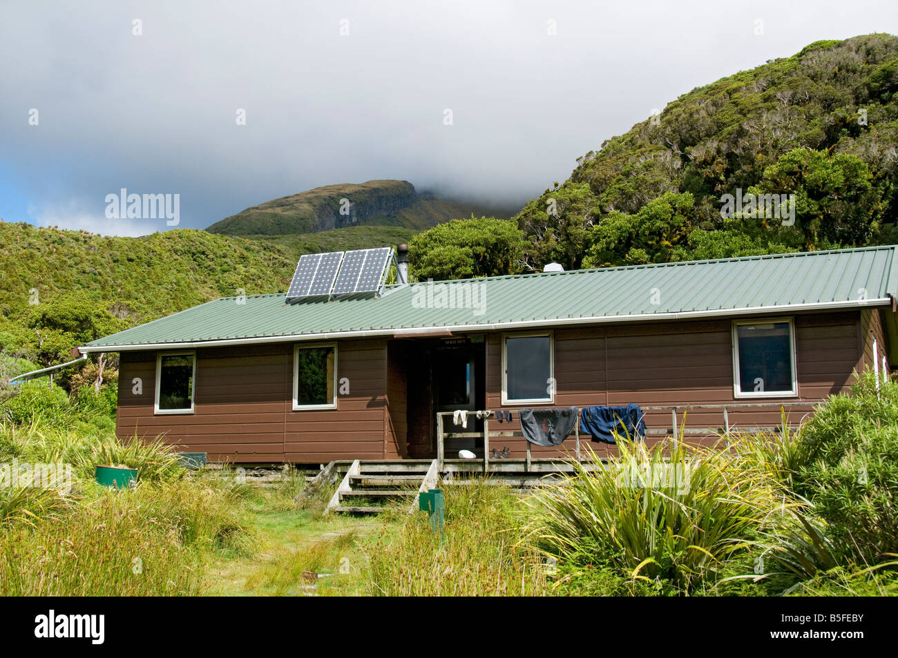 Der Holly-Hütte, Mount Taranaki, Egmont National Park, North Island, Neuseeland Stockfoto