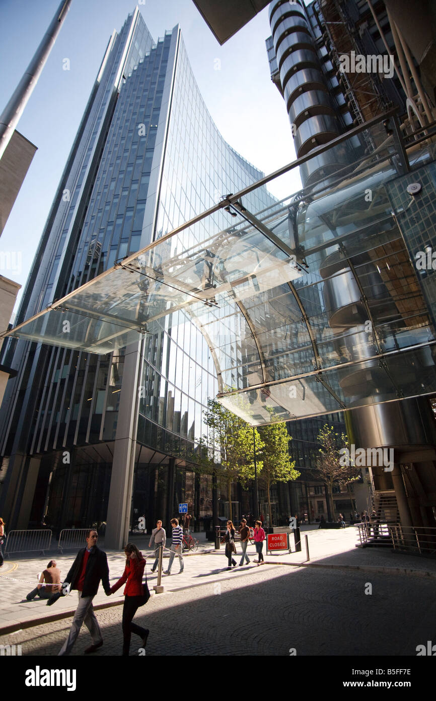 Ansicht von Willis Gebäude in der City of London mit Elementen der Lloyds-Nebengebäude Stockfoto