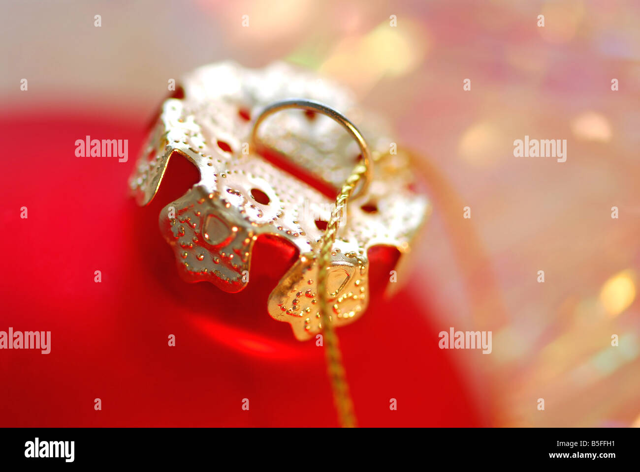 Nahaufnahme der Rote Christbaumkugel Glas Stockfoto