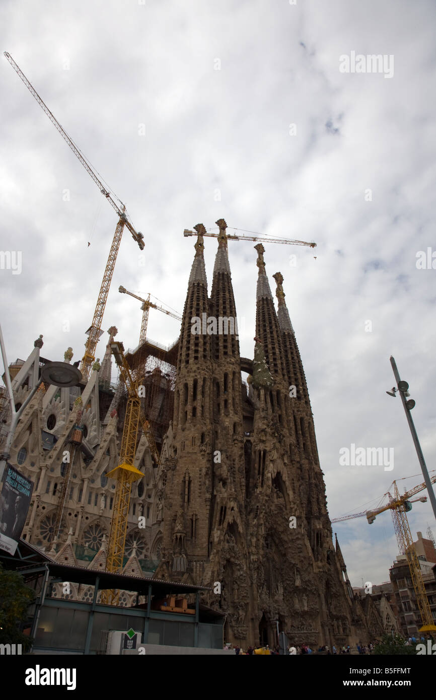 Die Fassade an der unvollendeten der Templo Expiatorio De La Sagrada Família (Spanisch, "Expiatory Tempel der Heiligen Familie" Stockfoto