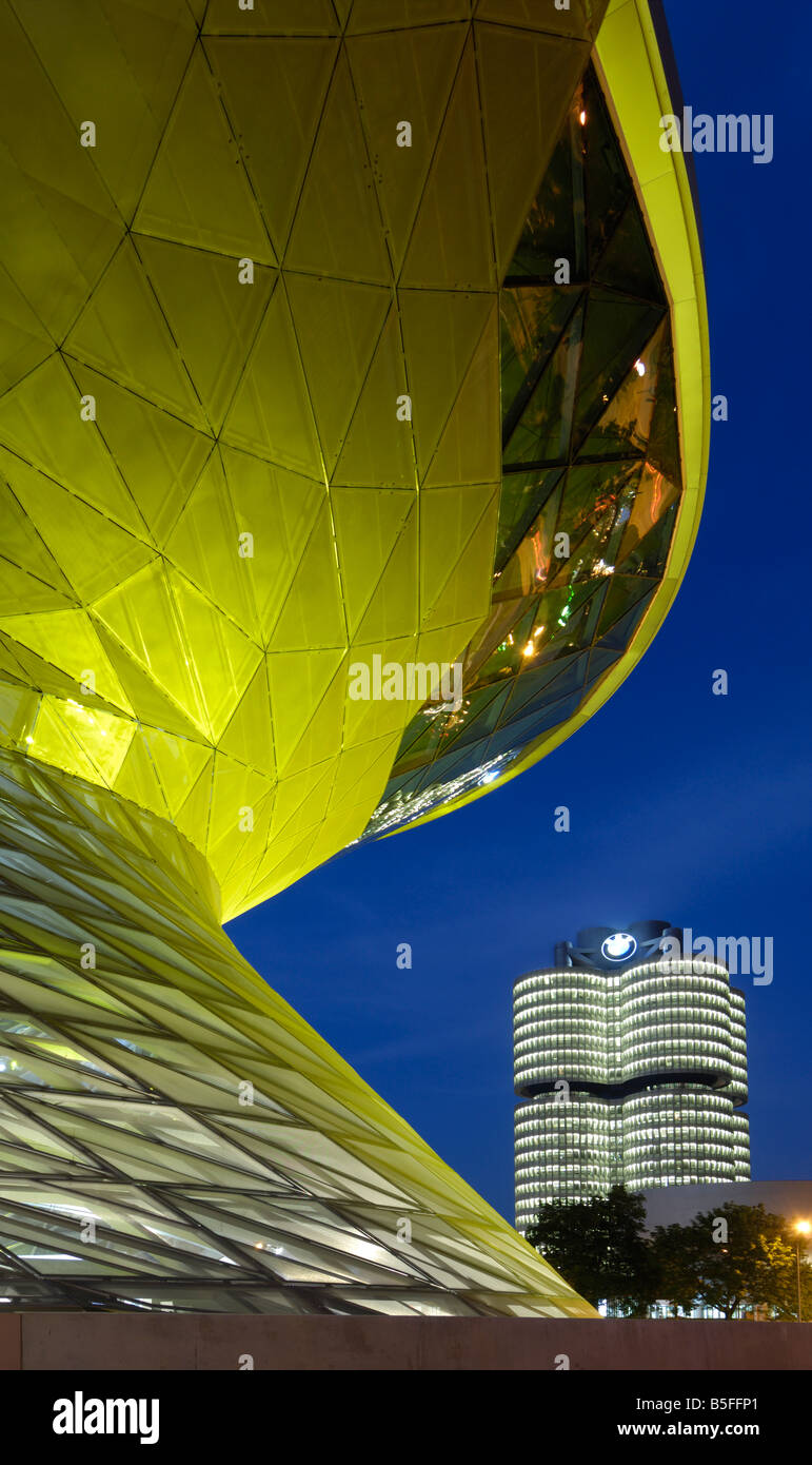 BMW Welt und zentrale beleuchtet in der Nacht, München, München, Bayern, Deutschland Stockfoto