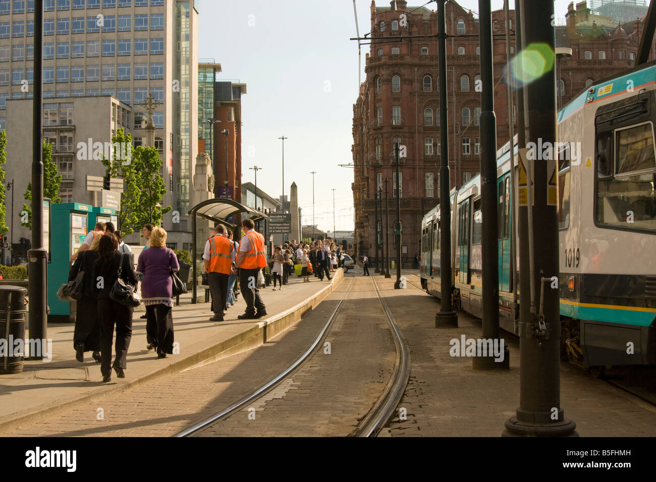U-Bahnstation in St Peter Square in Manchester, Blick auf die Spurlinien. Stockfoto