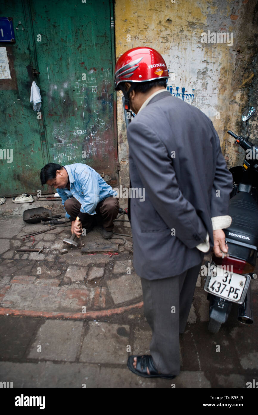 Bürgersteig Cyclo-Werkstatt Hanoi Vietnam Stockfoto