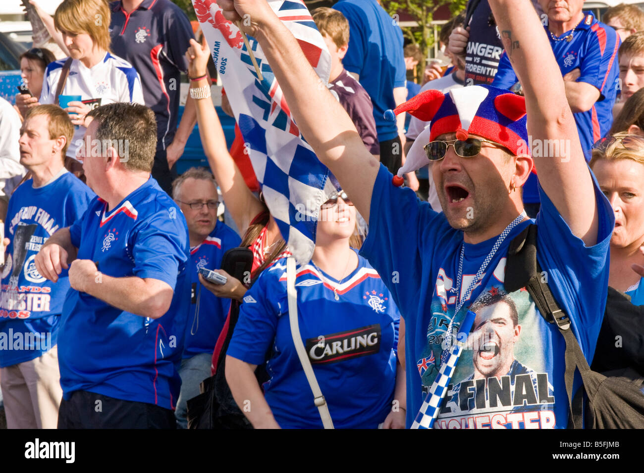 Schottische Rangers-Fans versammeln sich auf Piccadilly Gardens in Manchester vor dem UEFA-Cup 2008 Stockfoto