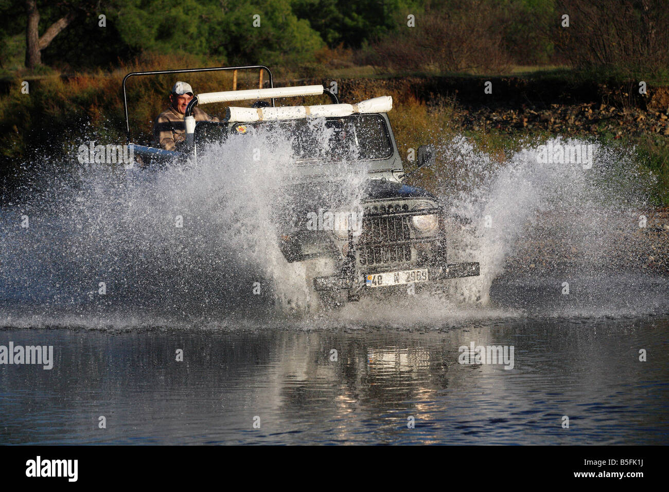 Jeep-Fahrt durch eine tiefe Bucht, Marmaris, Türkei Stockfoto