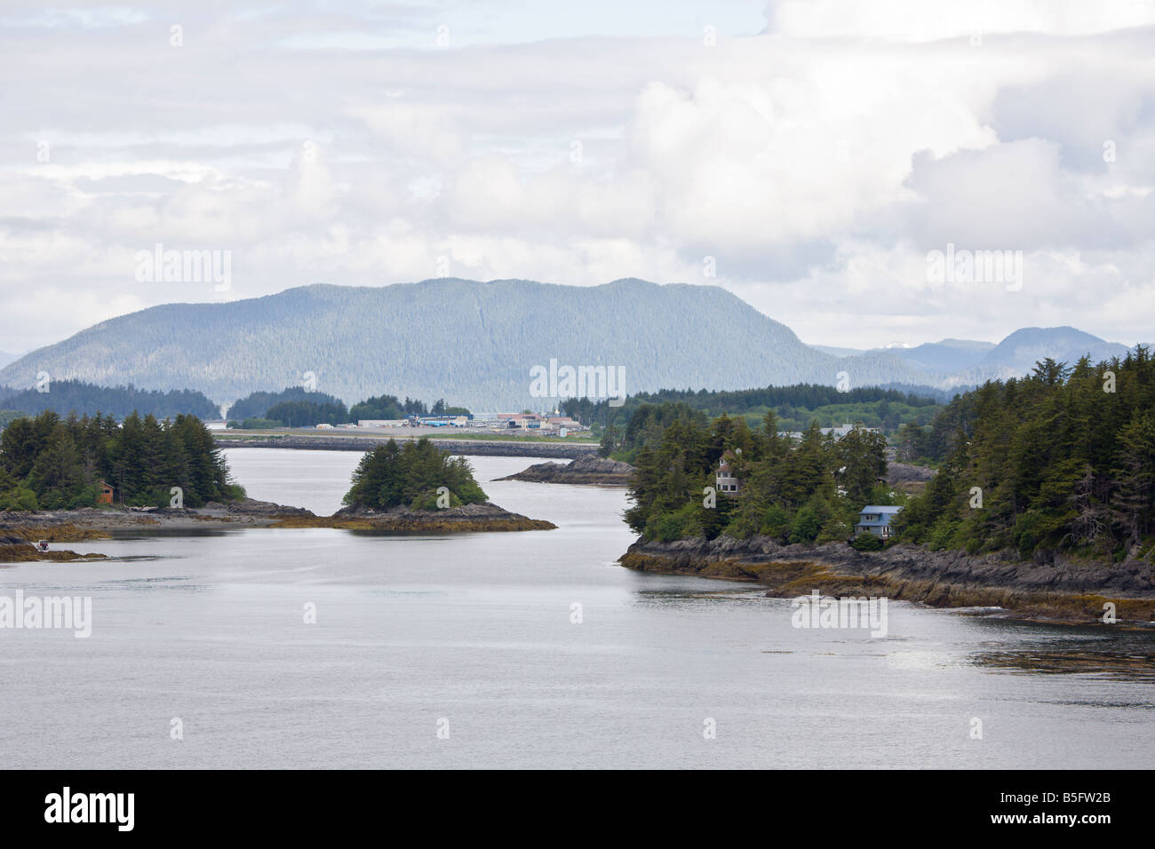 Privatinsel Häuser in den Küstengewässern von Sitka, Alaska Stockfoto