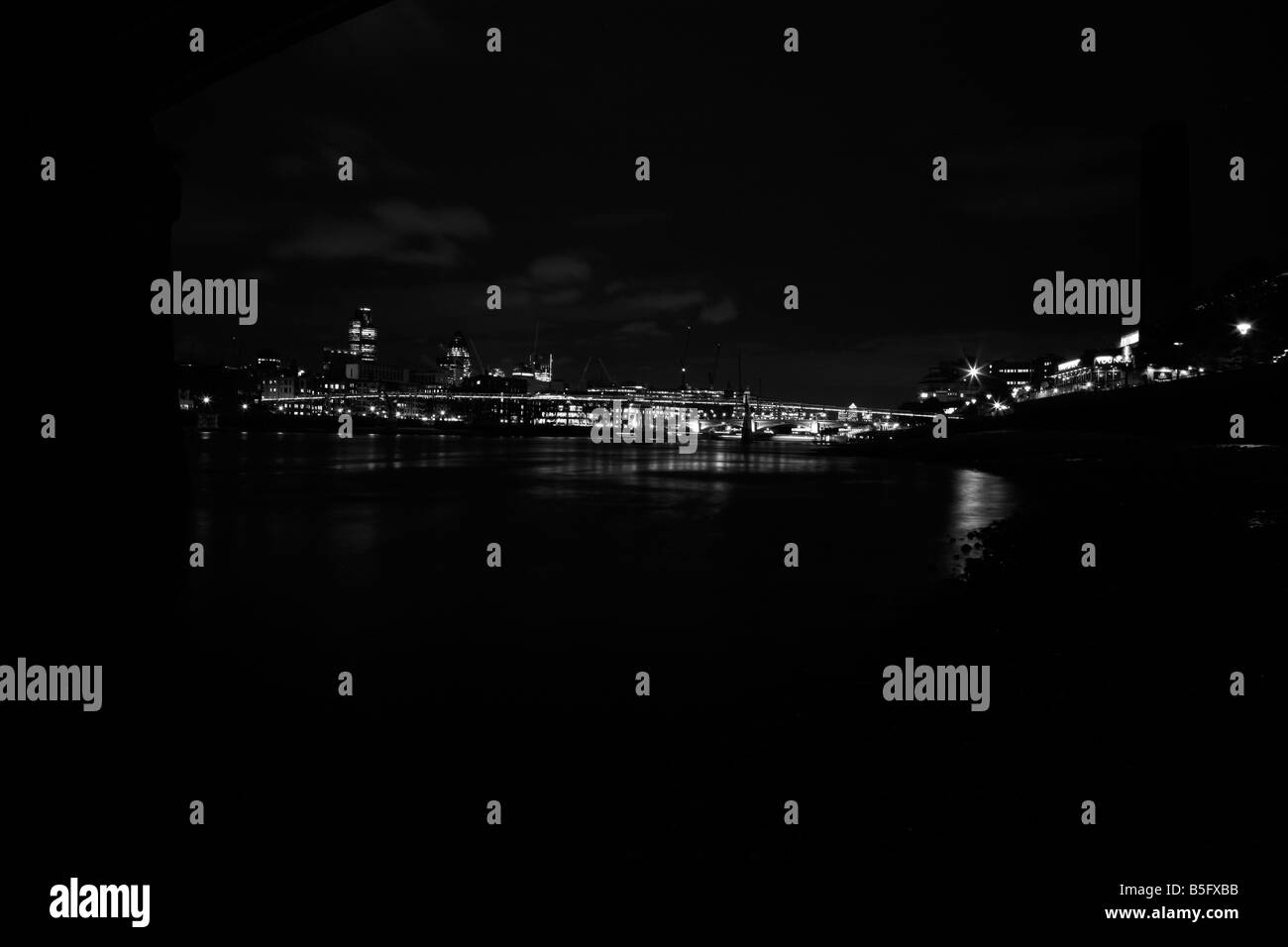 Blick auf die Themse bei Millennium Bridge und City of London von der Blackfriars Bridge, London Stockfoto