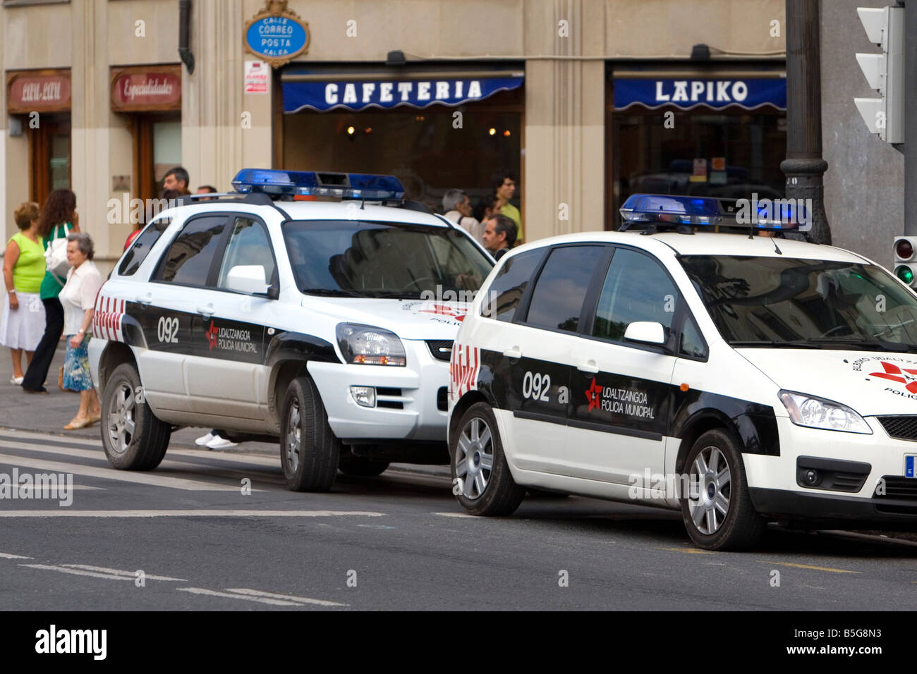 Polizei-Fahrzeuge in der Stadt Bilbao Vizcaya Nordspanien Stockfoto