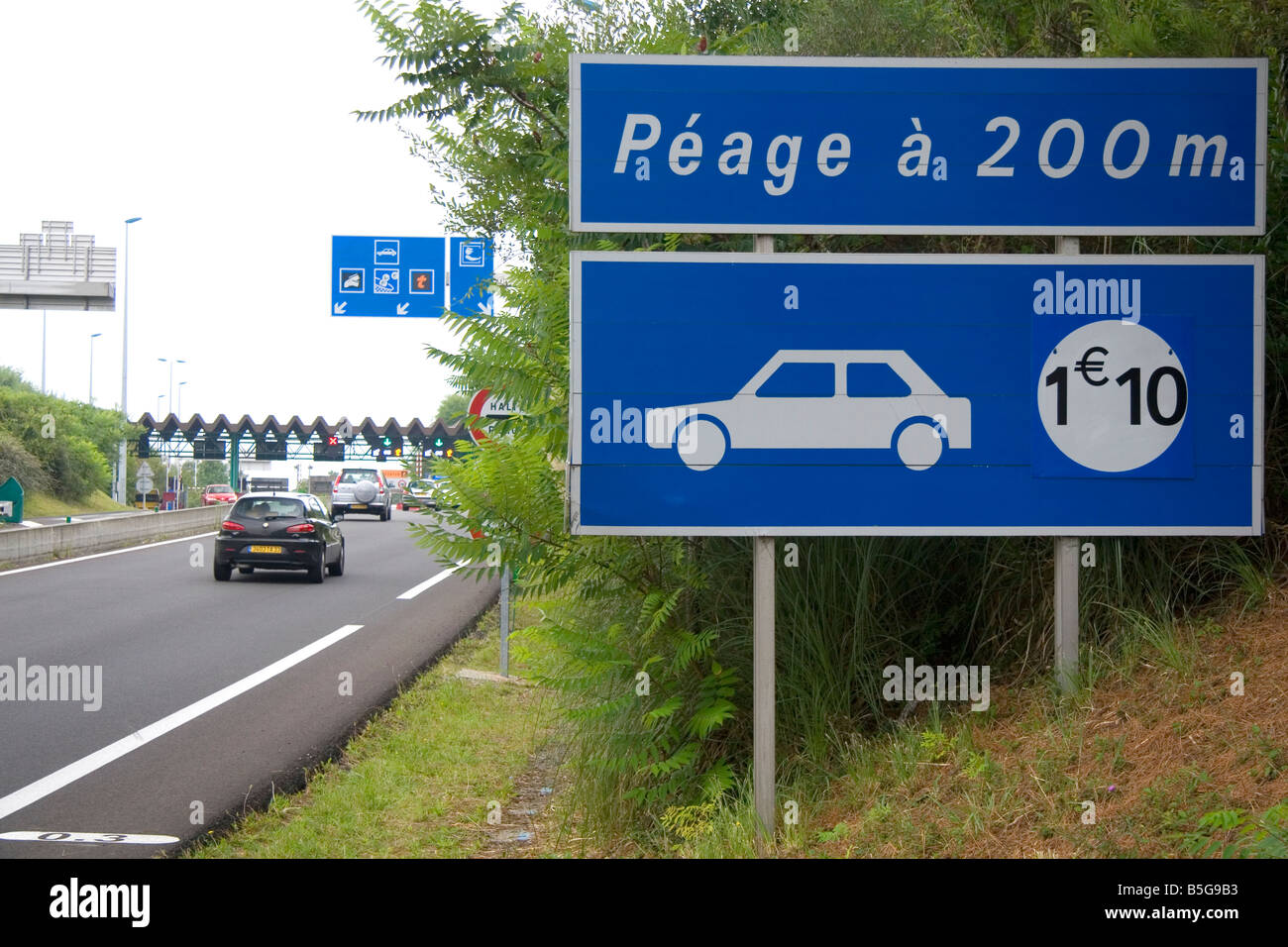 Französische Peage oder gebührenpflichtige Straße in der Nähe der Stadt von Bayonne Pyrenäen Atlantiques französischen baskischen Südwest-Frankreich Stockfoto