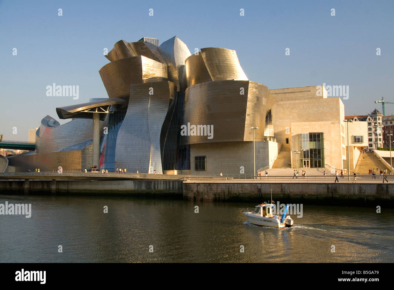 Das Guggenheim-Museum und den Fluss Nervion in der Stadt Bilbao Vizcaya Baskenland Nordspanien Stockfoto