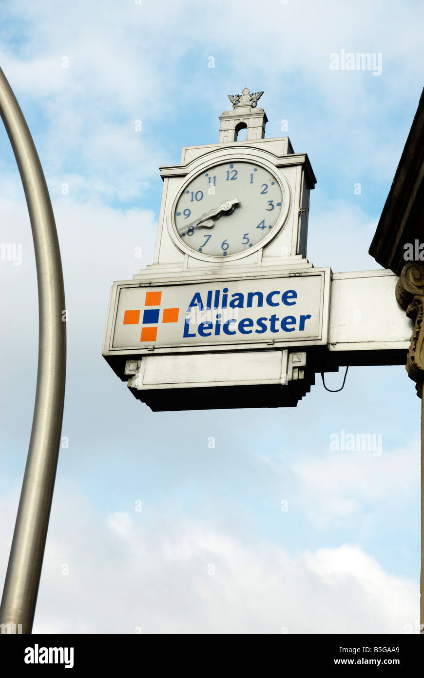 Alliance Leicester Uhr gegen Himmel Stockfoto
