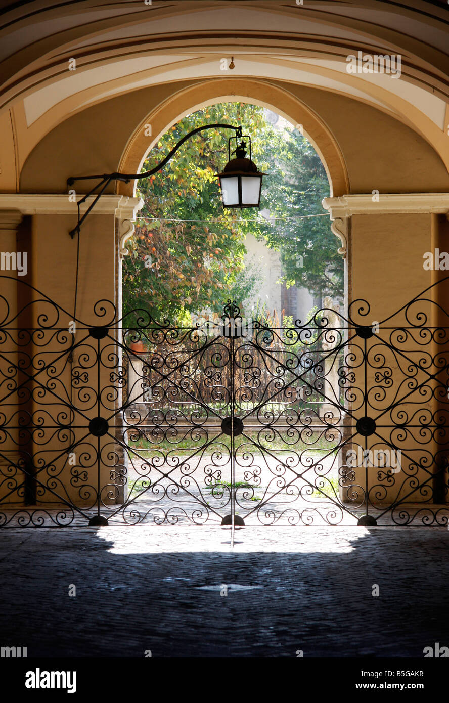 elegant gewölbte Eingang zu den exquisiten Palazzo Pianetti in Jesi. Le Marche, Italien Stockfoto