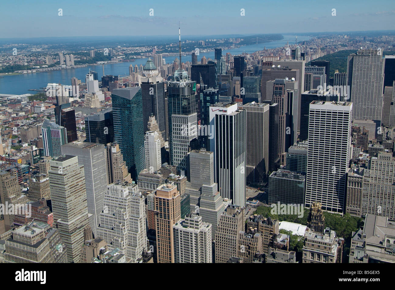 Manhattan und den Hudson River, Blick nach Fälligkeit Norden vom Empire State Building Stockfoto