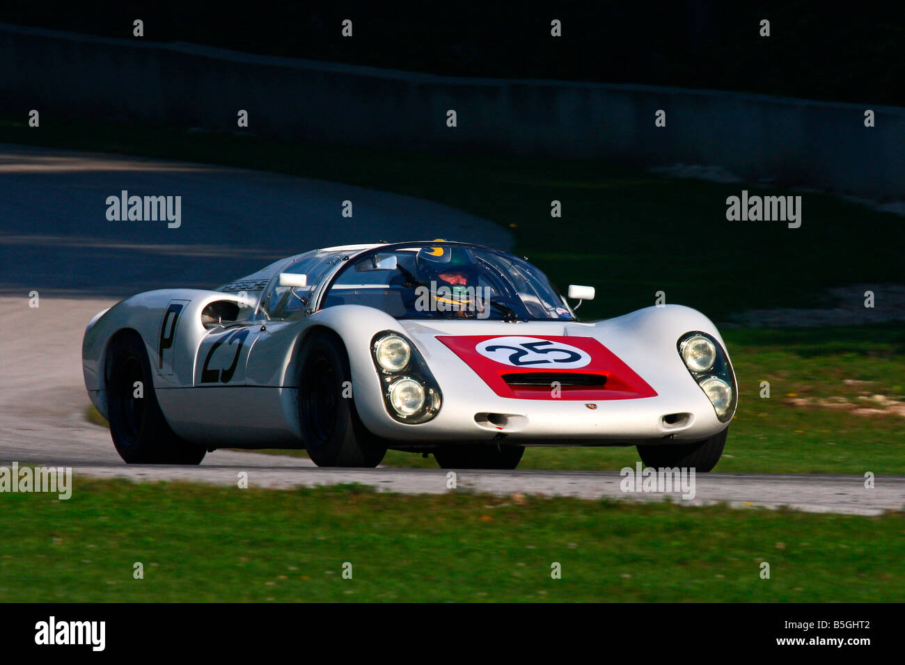 Elkhart Lake Vintage Festival 2008 Road America Wisconsin Motorsport weiße Porsche 910 1967 Michael Malone Stockfoto