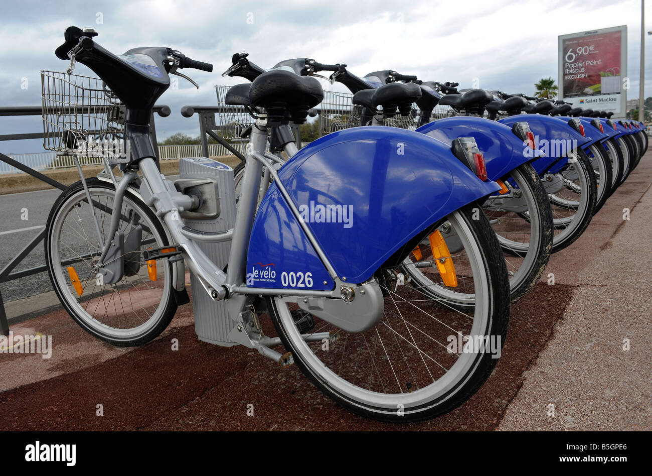 Fahrräder zu vermieten in Marseille. Stockfoto
