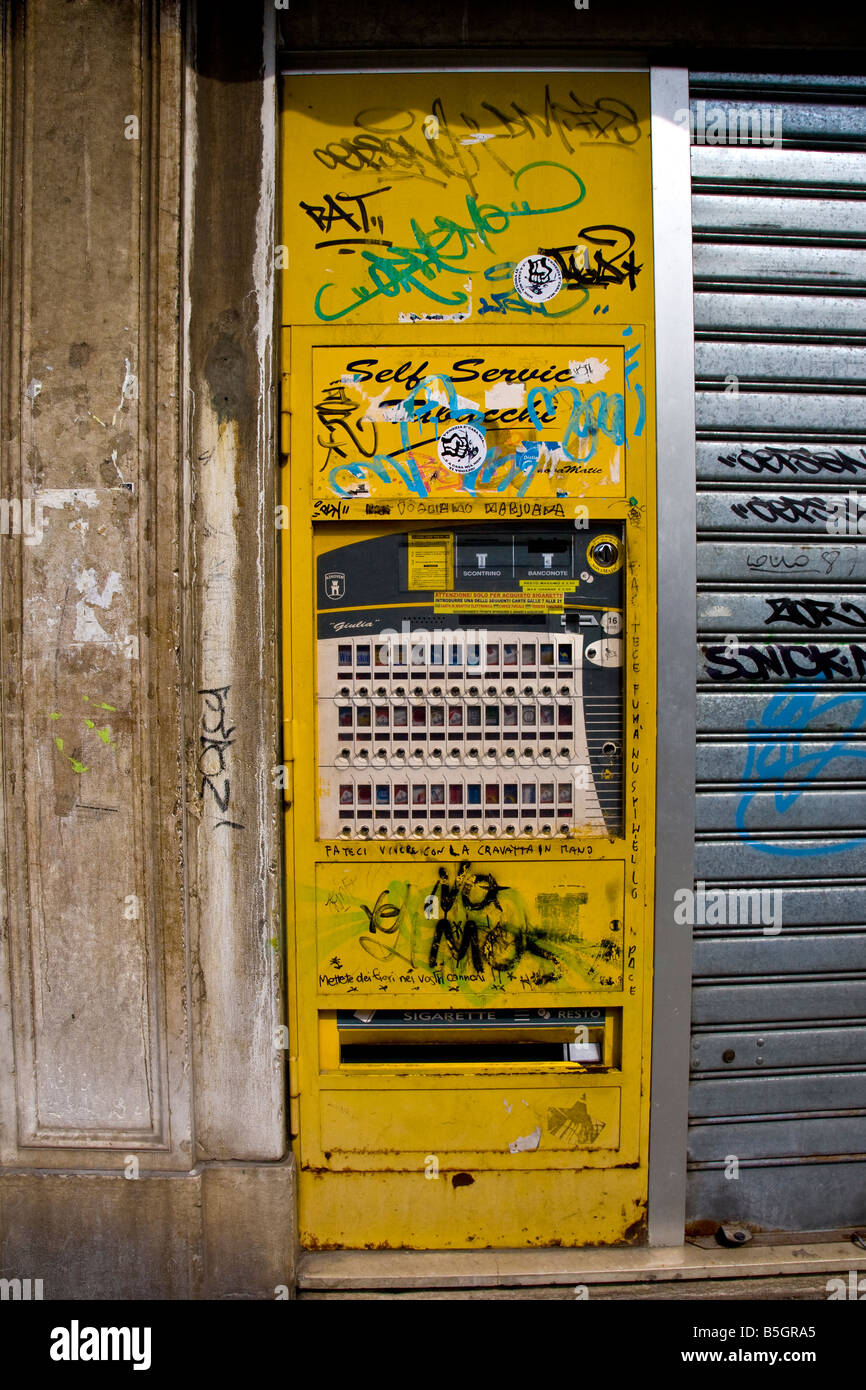 Gelbe Straße Zigarettenautomat Venedig Venezia Veneto Italien Europa EU Stockfoto