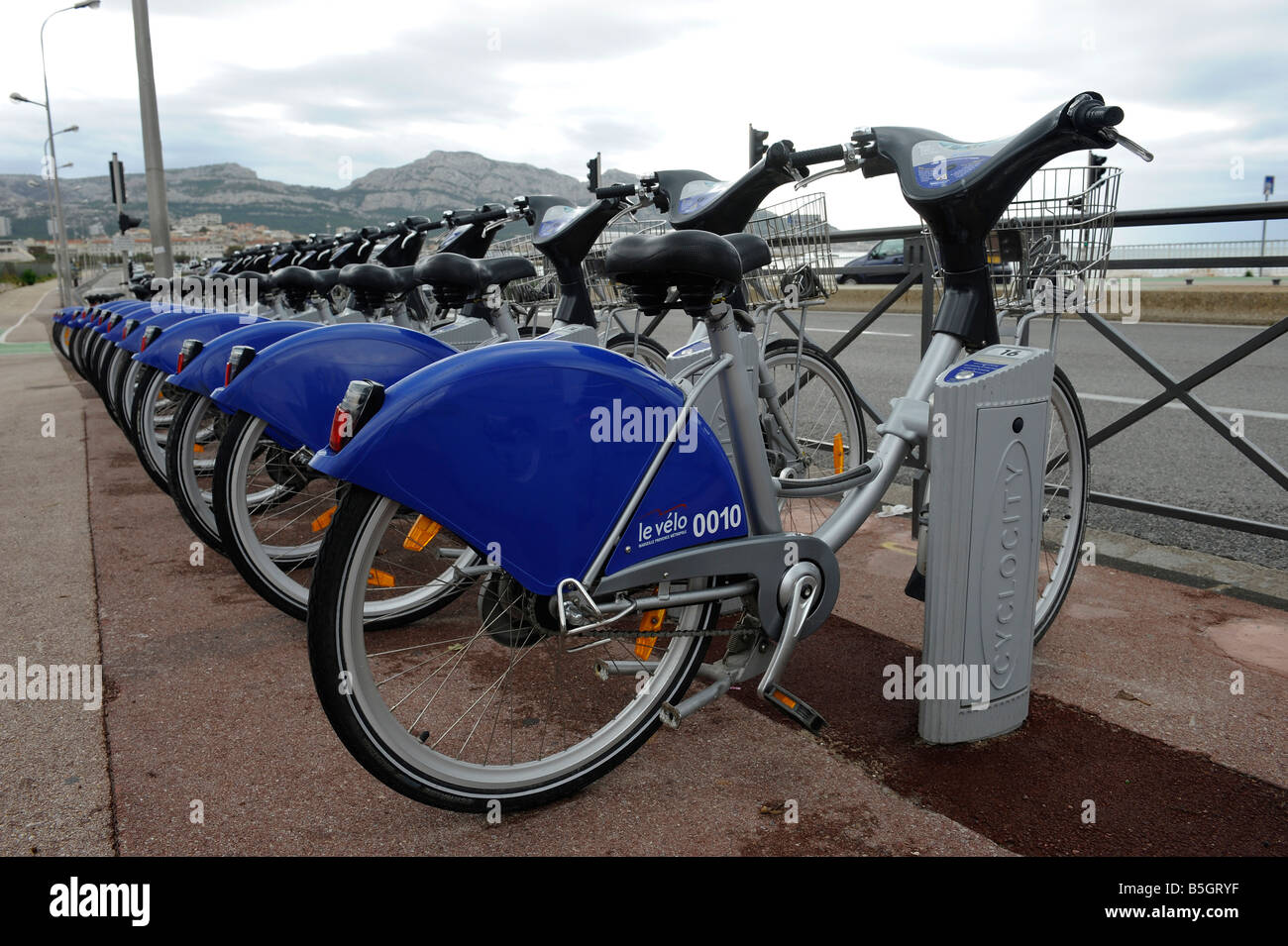 Fahrräder zu vermieten in Marseille Stockfoto