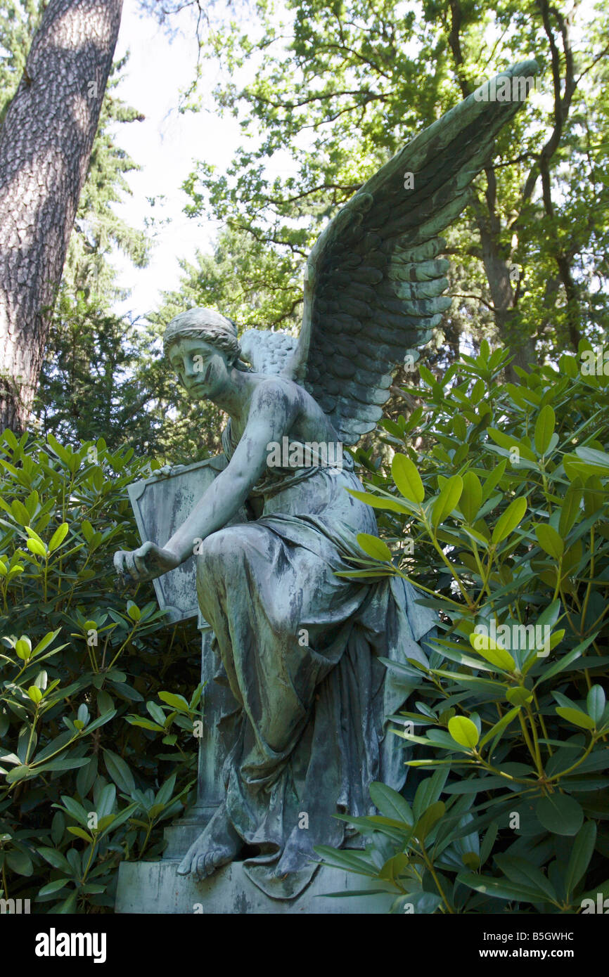 Schutzengel-Statue am alten Friedhof mehr als 100 Jahre alten Urheberrecht abgelaufen Stockfoto