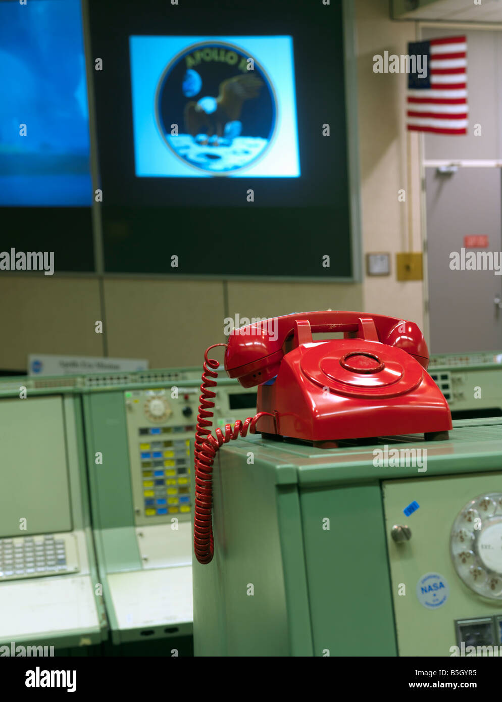 USA, Texas, Houston, Space Center Houston NASA Johnson Space Center original Mission Control Zimmer rot Handy für den Notfall Stockfoto