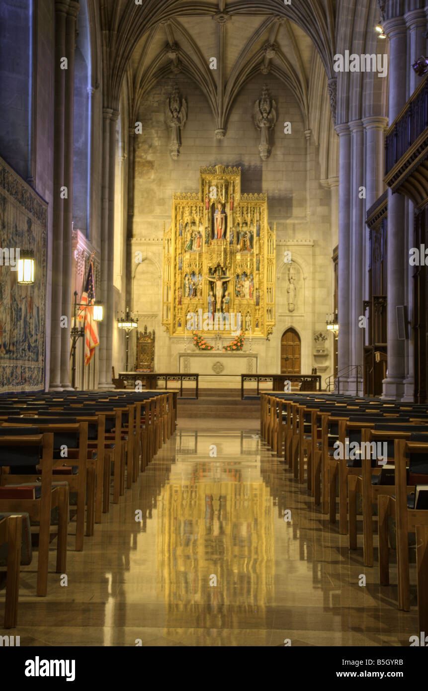 Hoher Dynamikbereich Bild des Innenraums der Washington National Cathedral in Washington, DC. Stockfoto