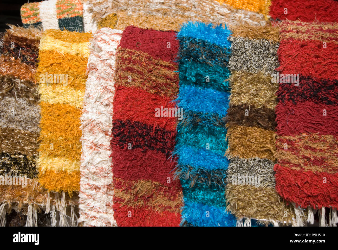 Detail der lokal handgefertigte Teppiche und Wolldecken für Verkauf in Pampaneira Dorf in Sierra Nevada Südspanien Stockfoto
