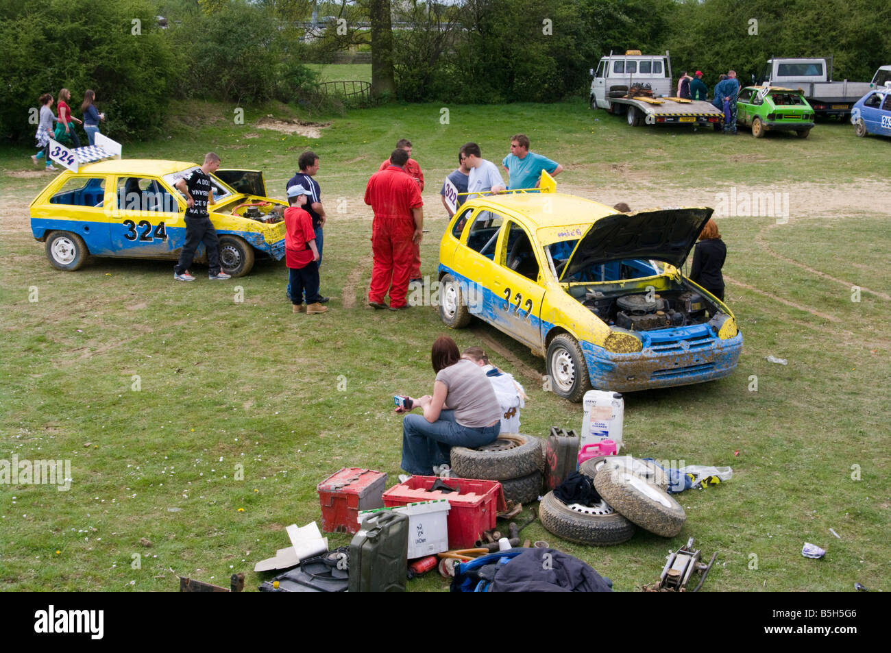 Grube Bereich Smallfield Raceway Surrey Banger Racing Stockcars Stockfoto