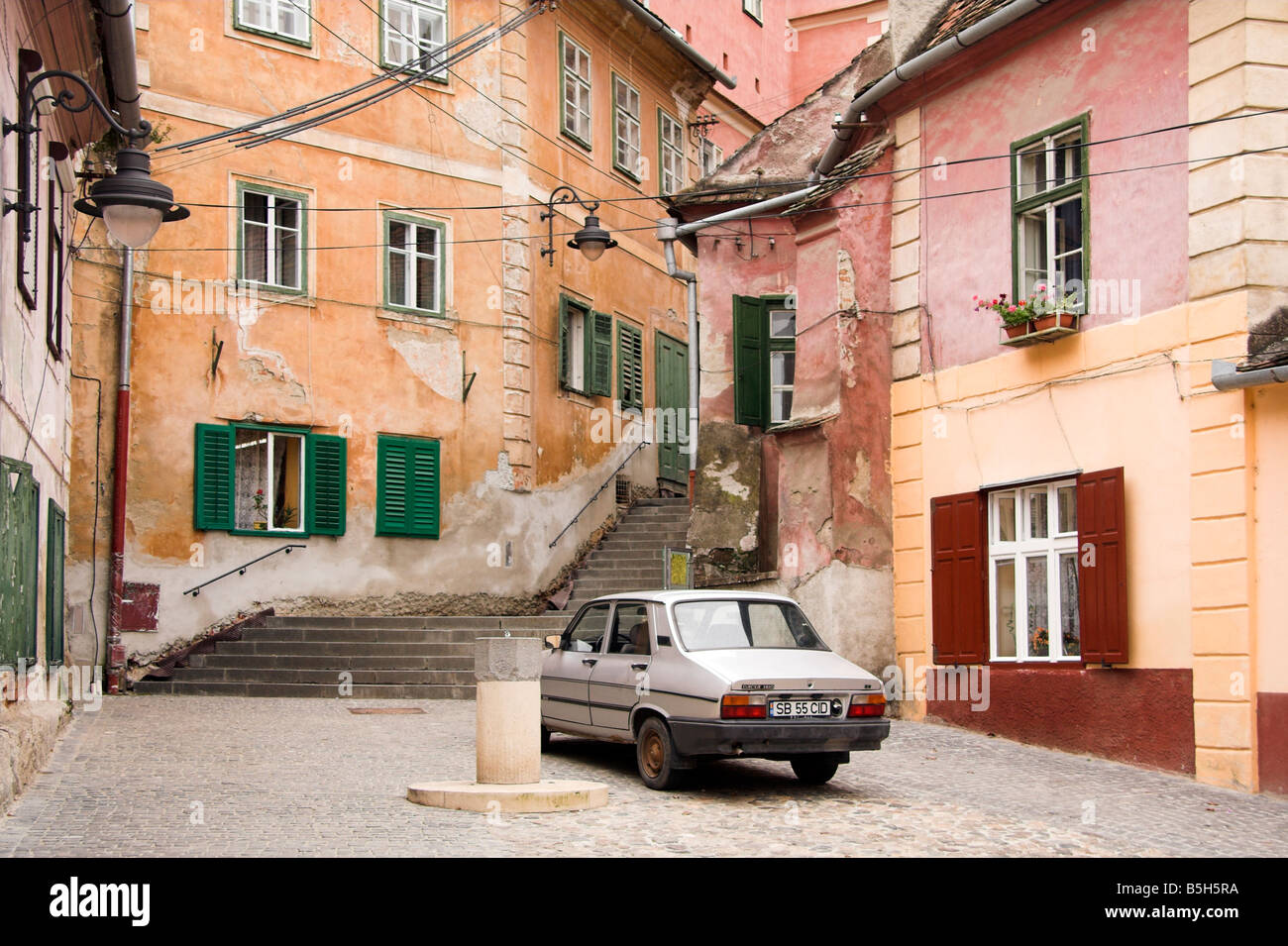 Quadrat mit mittelalterlichen Häusern, Sibiu, Siebenbürgen, Rumänien Stockfoto