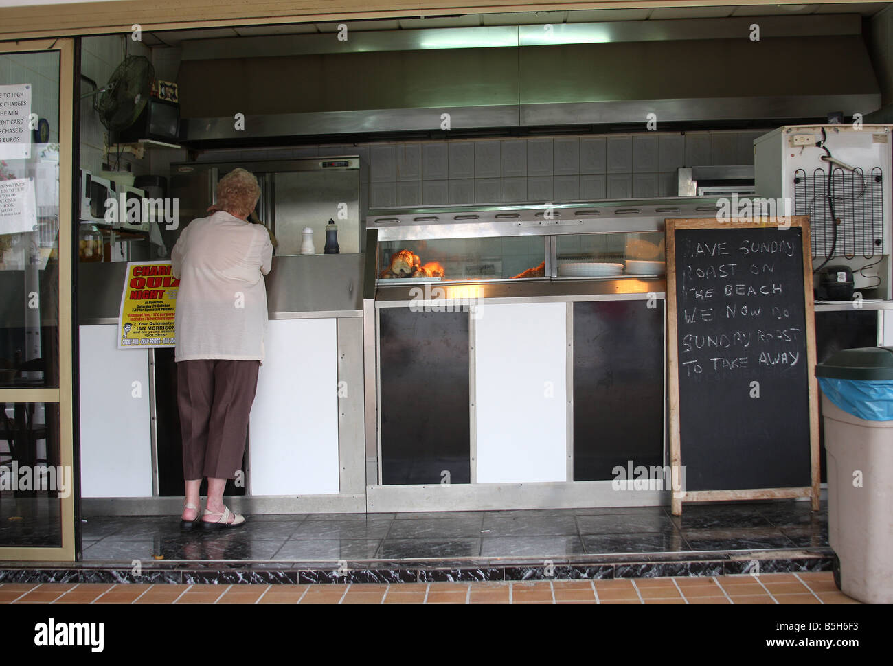 Fast-Food zum Mitnehmen Fish &amp; Chips in Magalluf, Mallorca. Stockfoto