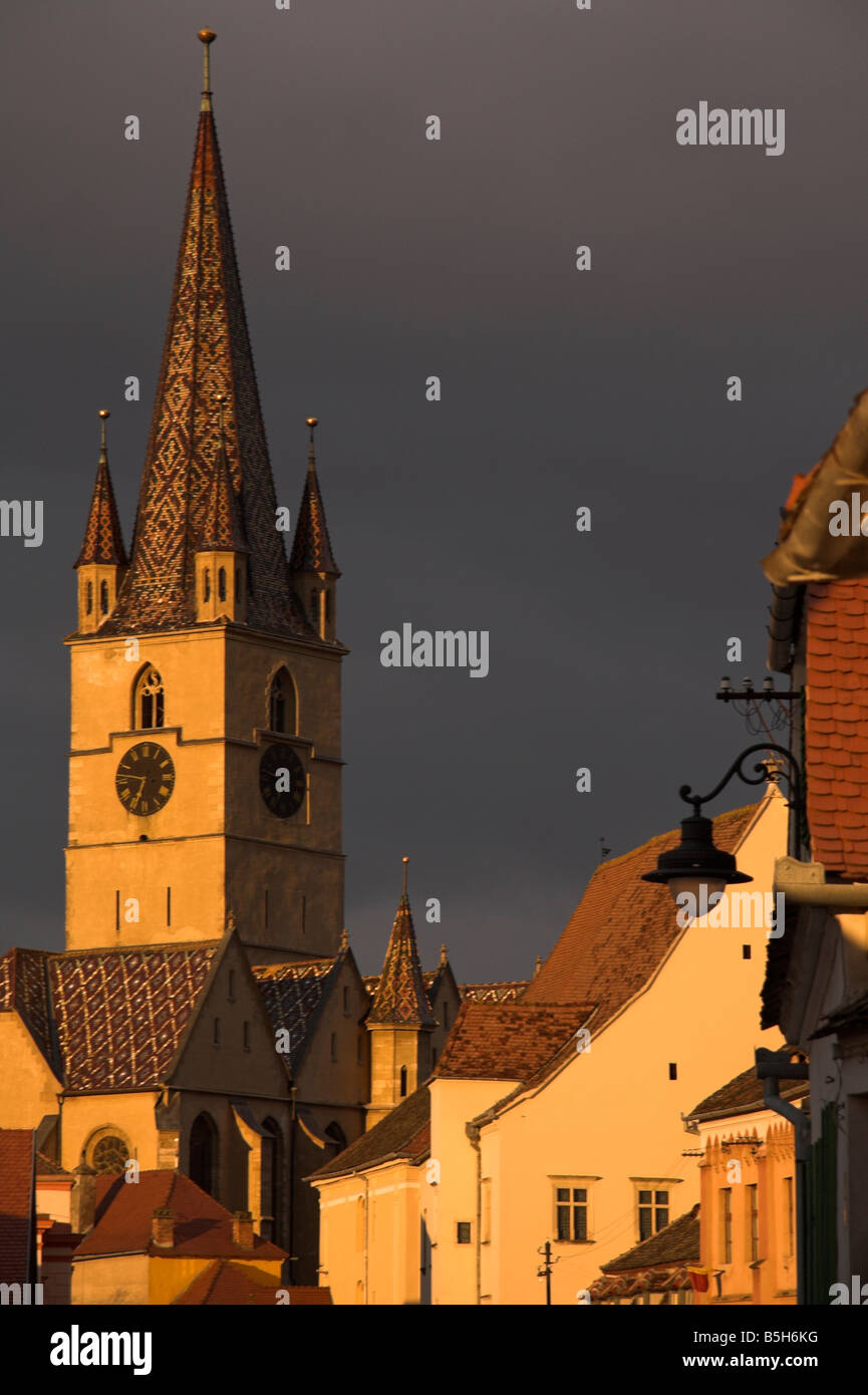 Sonnenuntergang, evangelische Kirche, Sibiu, Siebenbürgen, Rumänien Stockfoto
