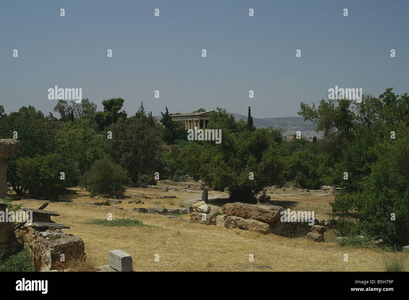 Die Hephaestum oder Tempel des Hephaistos, mit Blick auf die Ruinen der antiken Agora von Athen Stockfoto