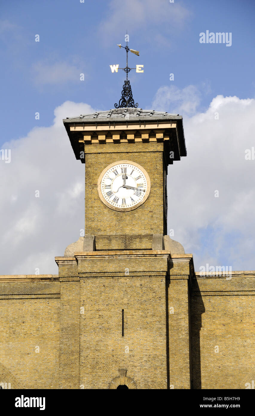Uhrturm Kings Cross Station Euston Road Camden London England UK Stockfoto