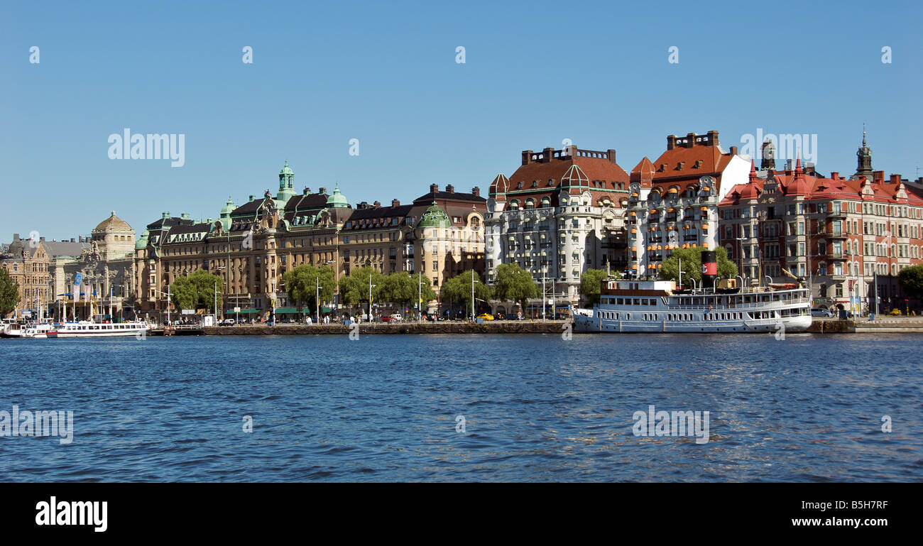 Grand Geschäfte und Häuser Waterfont Strandvagen Ostermalm Schweden Stockfoto
