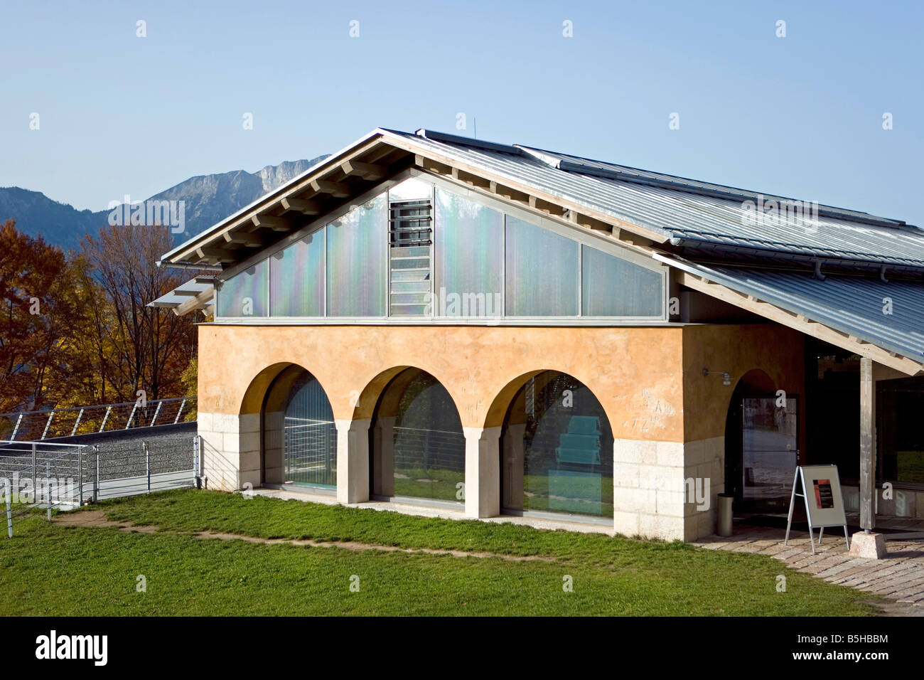 Ausstellung, Dokumentation Obersalzberg, Museum errichtet vor Ort von Hitlers Berghof Refugium in den Bergen, Obersalzberg, Bayern, G Stockfoto