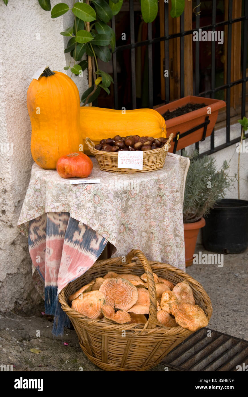 Lokal angebauten Bio-Produkte zum Verkauf in Pampaneira Dorf in Sierra Nevada Südspanien Stockfoto