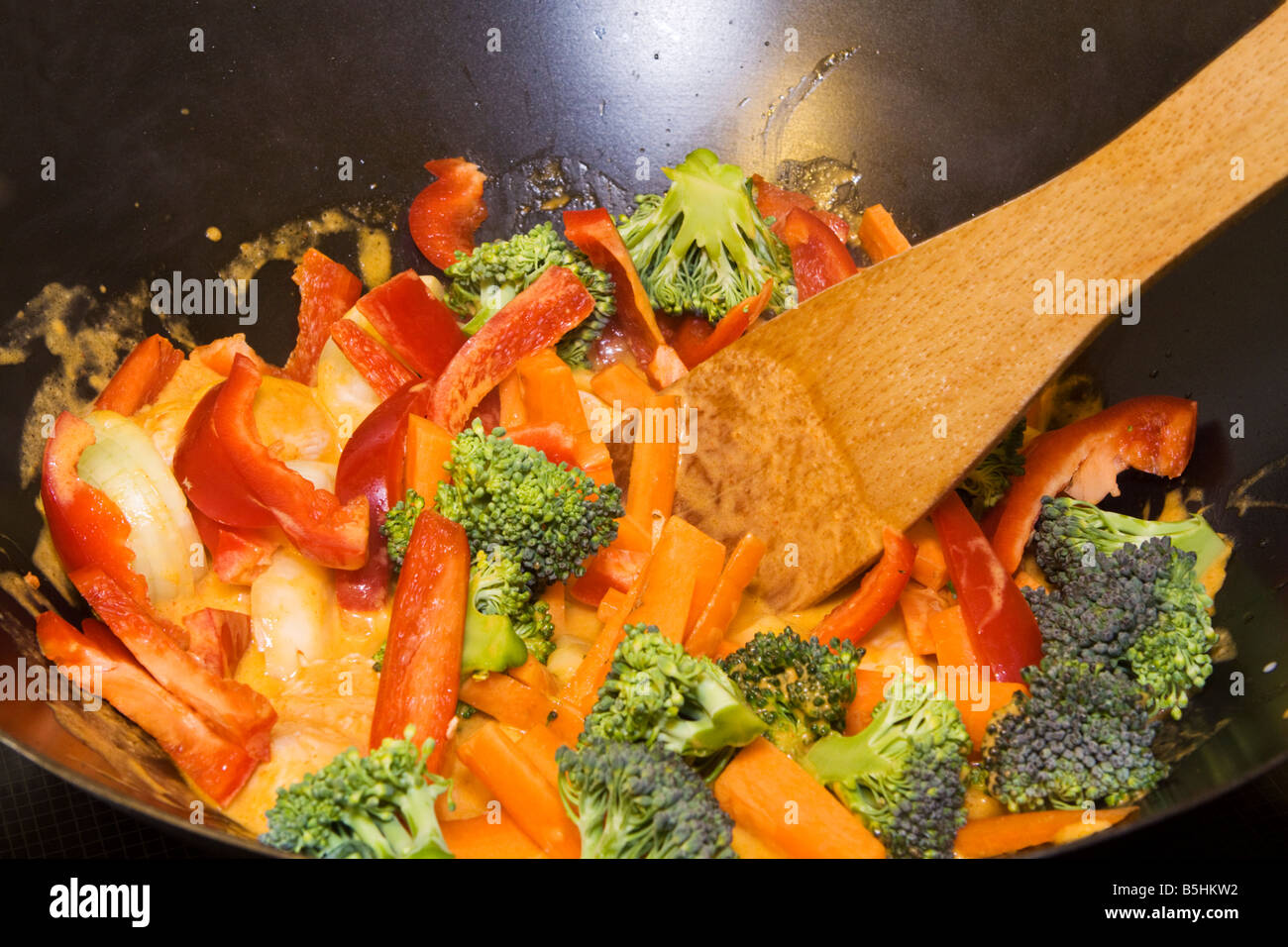 Ein rotes Curry Huhn essen machen Stockfoto