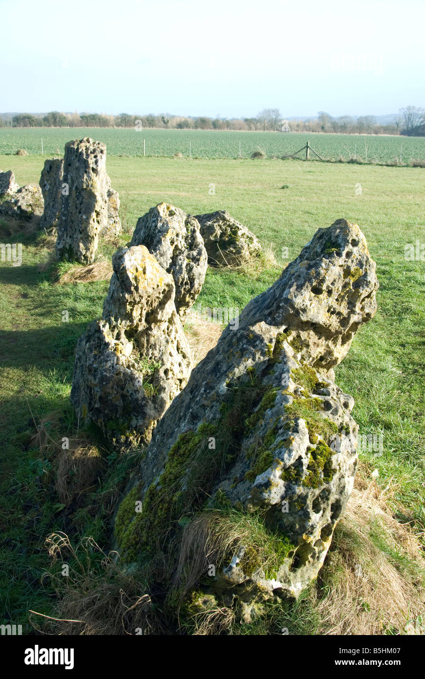 Im Alter von zerklüfteter Standing Stone The King s Männer Stone Circle The Rollright Stones Oxfordshire England hautnah Stockfoto