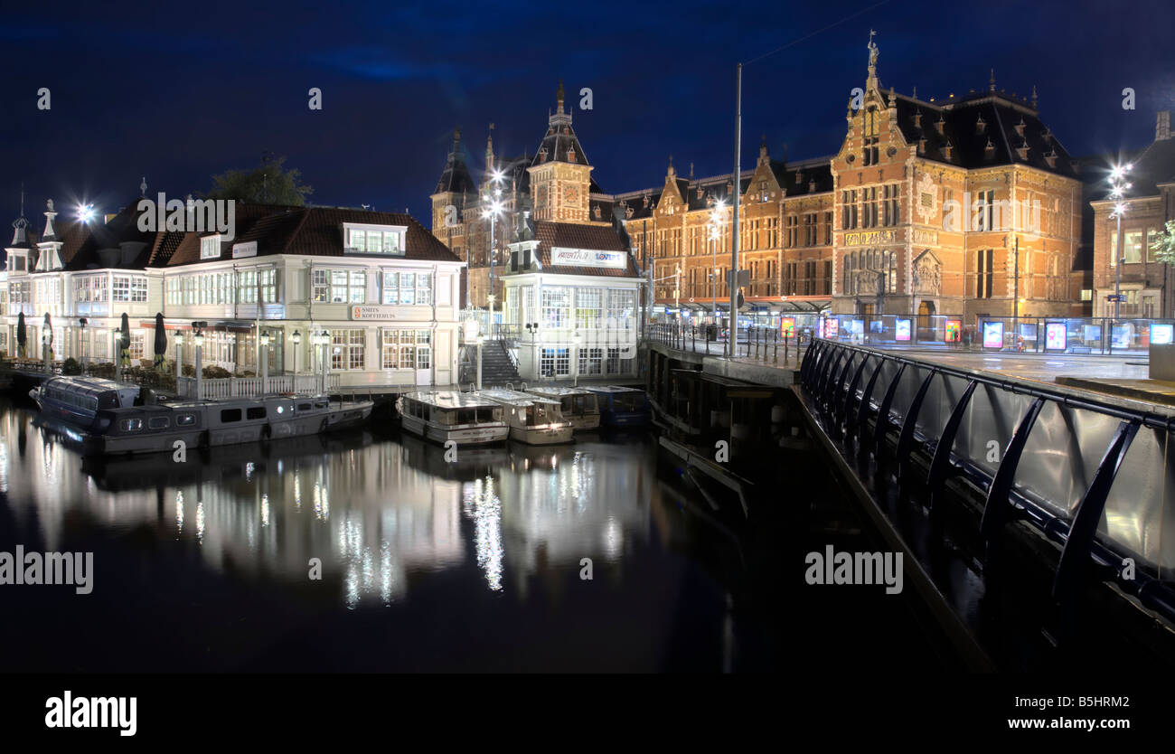Bahnhof Amsterdam Brücke Flusswasser Stockfoto