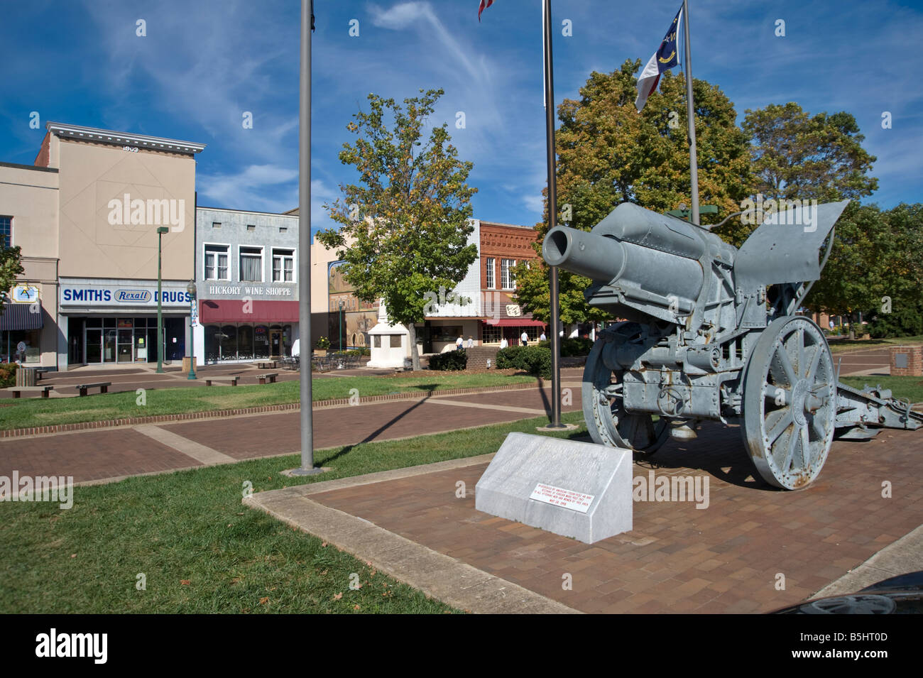 Ersten Weltkrieg deutsche Haubitze ergab sich US-Truppen im Jahre 1918 als Kriegerdenkmal, Hickory, North Carolina, USA Stockfoto