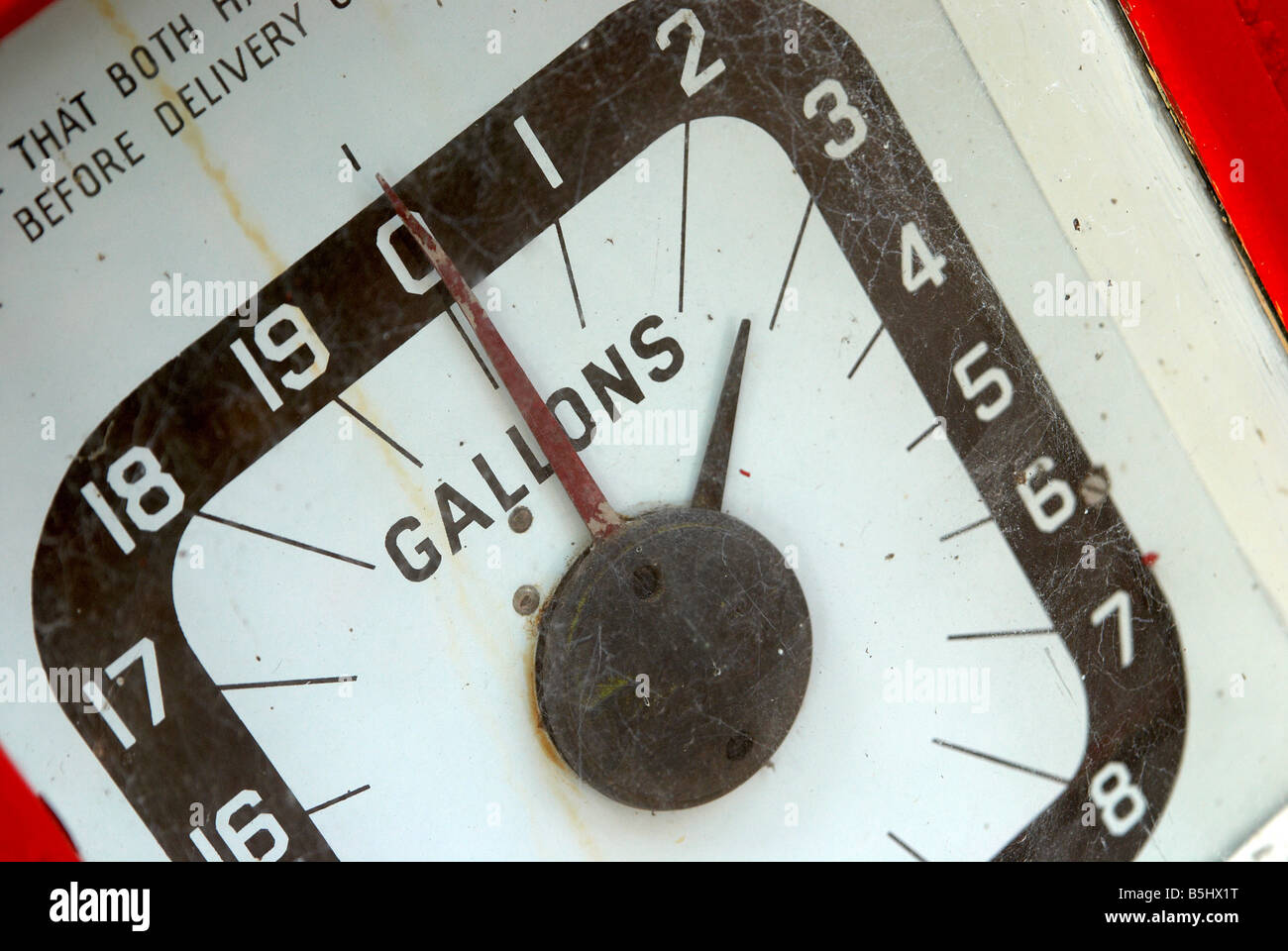 Old fashioned Zapfsäule wählen Sie über die Art der Pumpe in UK Garagen und Tankstellen bis zu den 1960er Jahren verwendet. Stockfoto