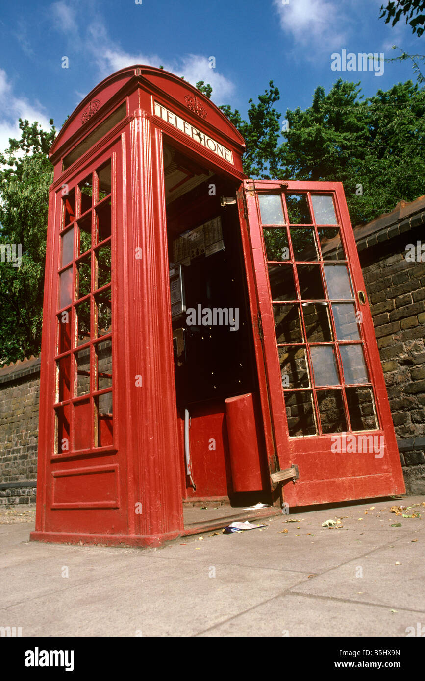 UK England London Blackheath verwüstet alte K2 Telefonzelle Stockfoto