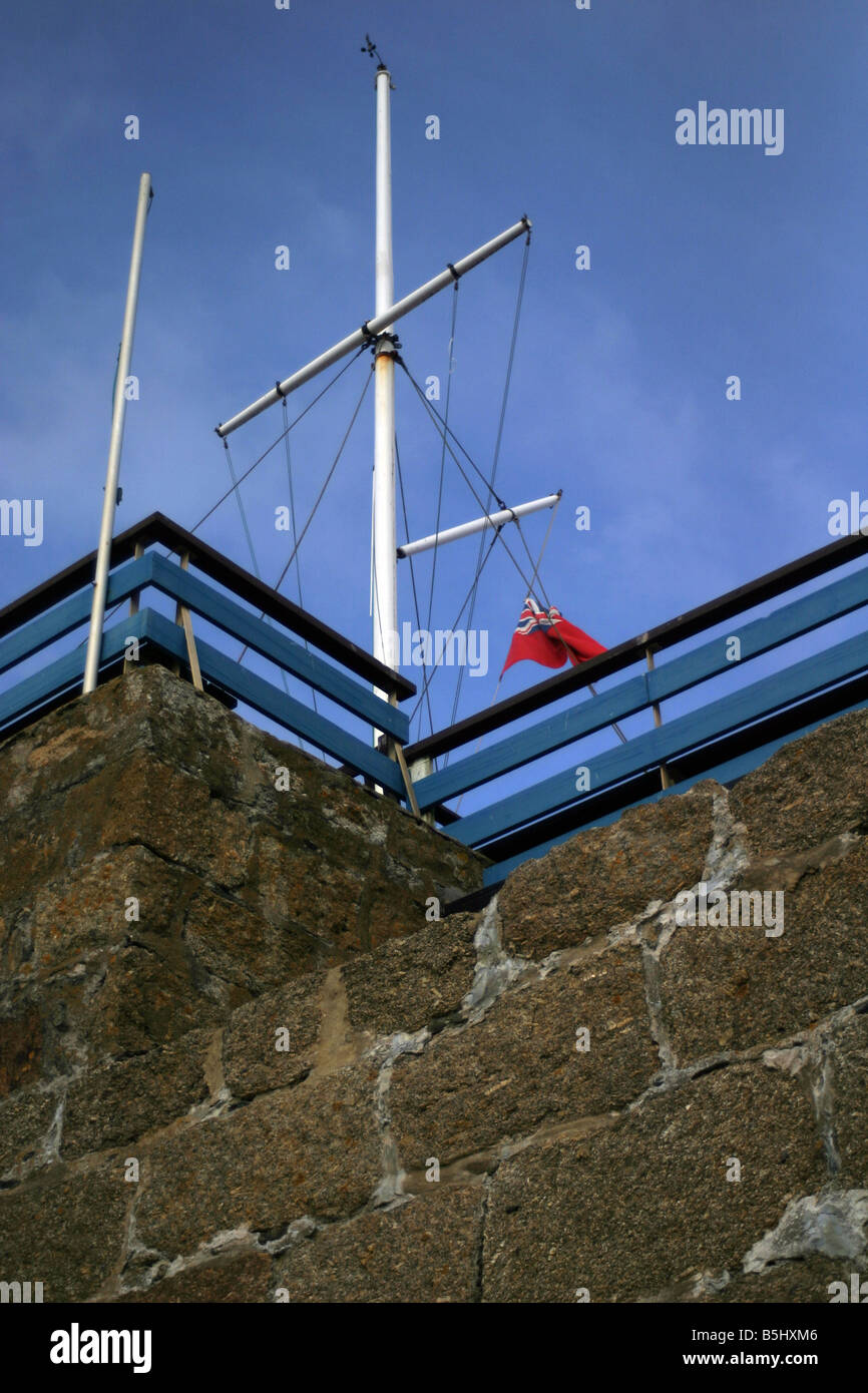 Red Ensign und Mast Fahnenmast Marazion Cornwall UK Stockfoto