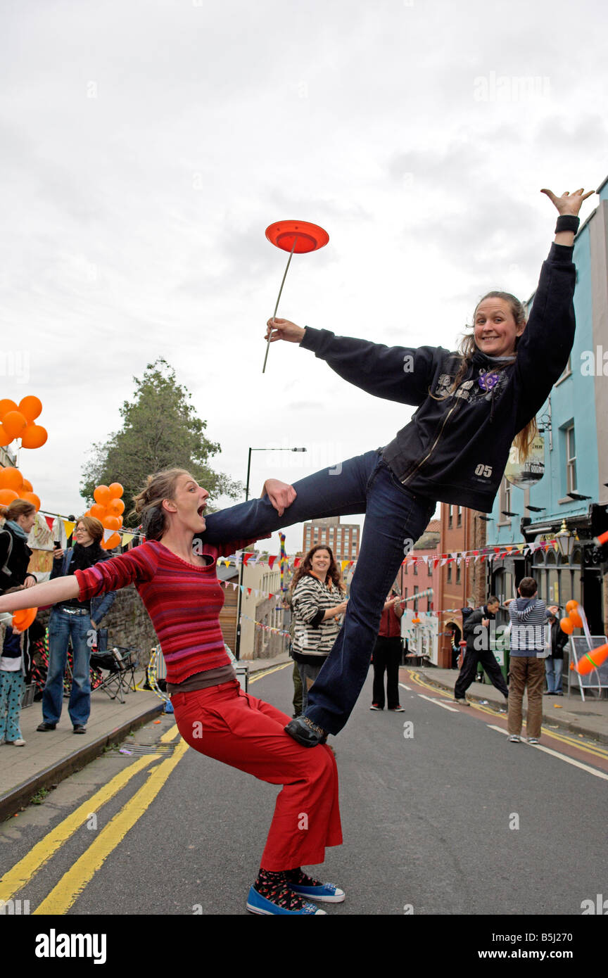 Frauen-Darsteller am Straßenfest in Bristol Stockfoto