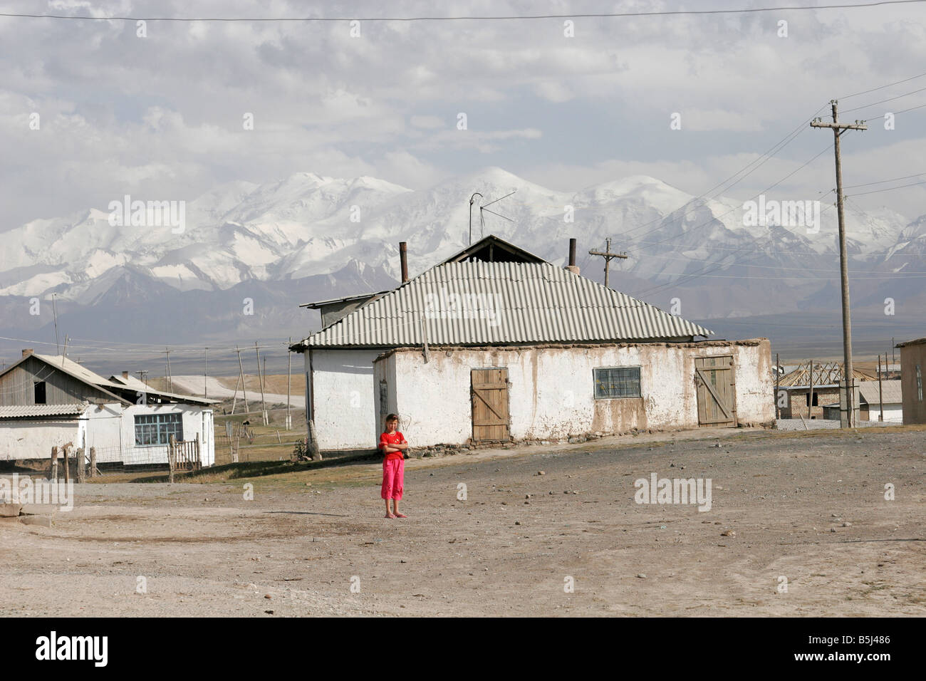Sary Tash, Grenzstadt, Pamir-Gebirge bedeckt mit Schnee, Kirgisien, Zentralasien Stockfoto